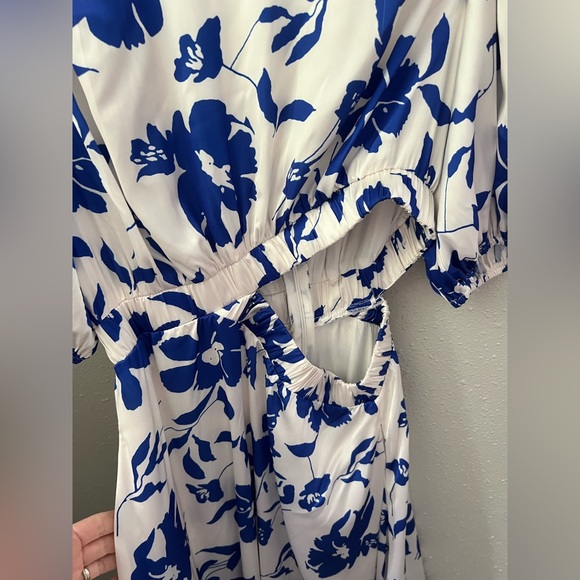 Petal & Pup Aminah Puff Sleeve Cut Out Dress In Blue Floral Size Medium New - Picture 7 of 14